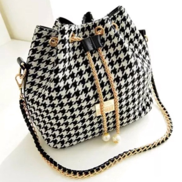 Handbags - Houndstooth BUCKET purse gold chain shoulder BAG